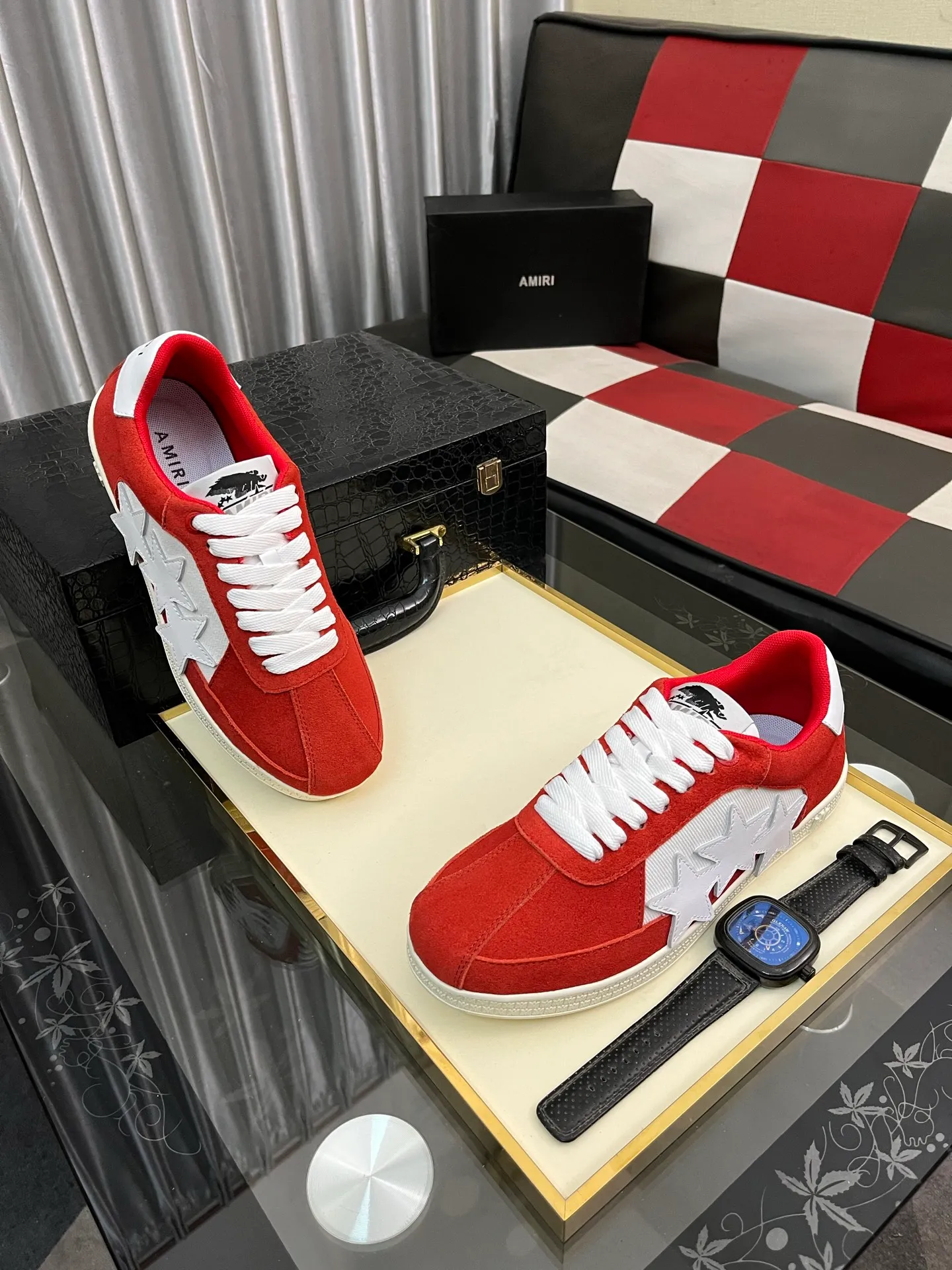 Men's shoes 💰420⌚️⌚️《AMIR*》New men's low-top casual sports sneakers bone shoes, another pair of irresistible bone shoes. Bone shoes are one of AMIRI's most popular items. They use first-layer cowhide uppers. The side bones are made of two cowhide laminations. They have a three-dimensional feel. The leather incisions are all oil-edged. Contrasting color design. Simple style. Fashionable sports. Customized metal LOGO nameplate to embellish shoelaces. Exclusive control of top version. Supports comparison. Breathable mesh lining Original rubber outsole A must-have item for daily leisure Suitable for various occasions Check it out if you are looking for high quality Super cool uppers Size: 38-445️⃣ Colors available